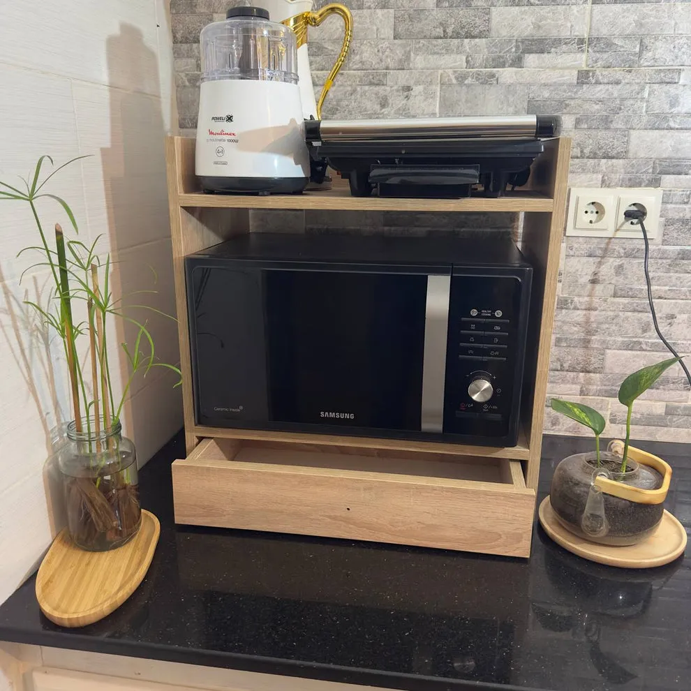 منظم المطبخ العصري: حل ذكي لتوفير المساحة بلمسة خشبية دافئة