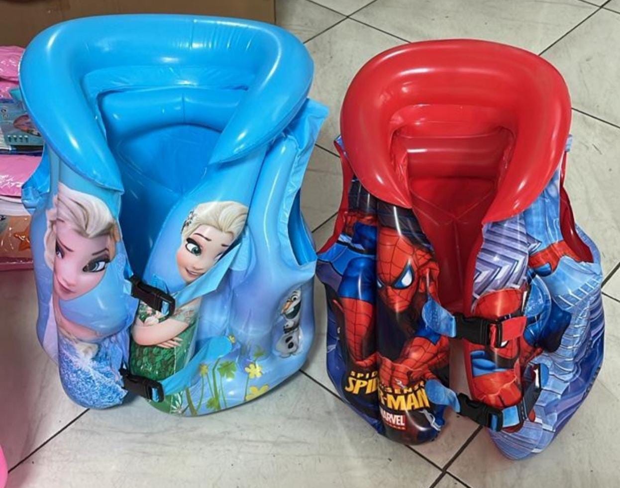 سباحة للأطفال – شخصيات كرتونية (Frozen / Spider-Man) – قابلة للنفخ ومريحة