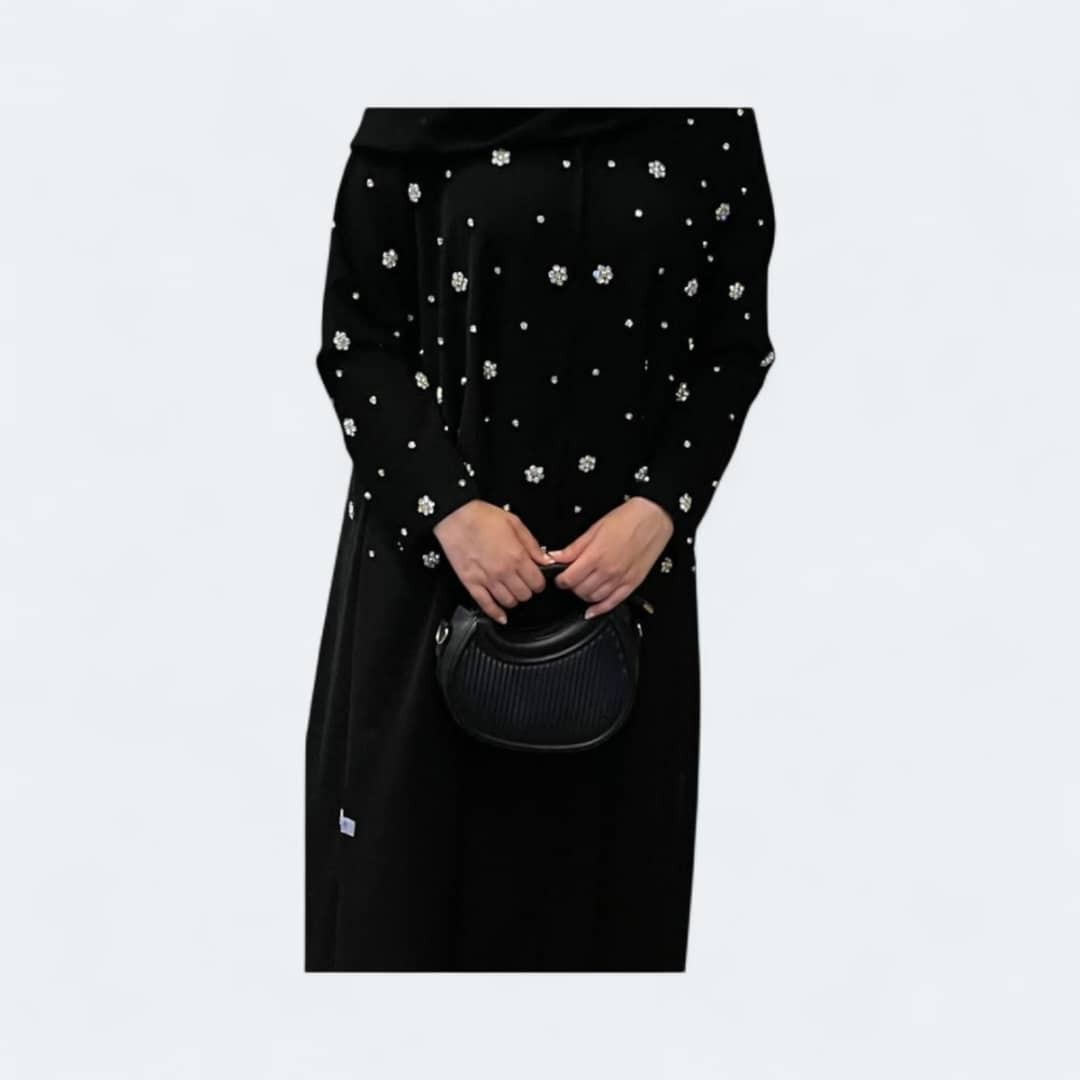 عبايه سوداء أنيقة بتطريز ناعم