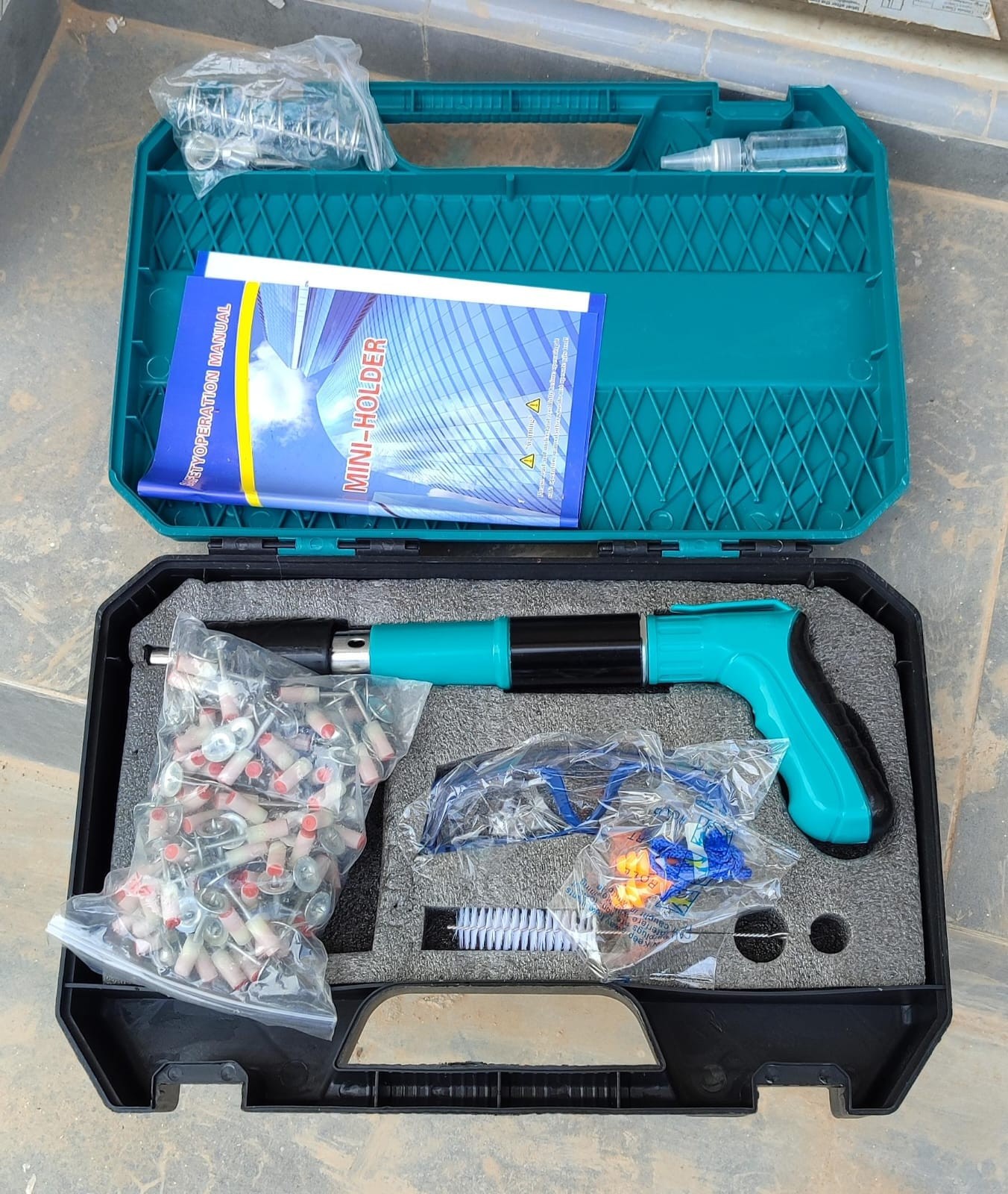 أداة تثبيت المسامير الميكانيكية الذكية