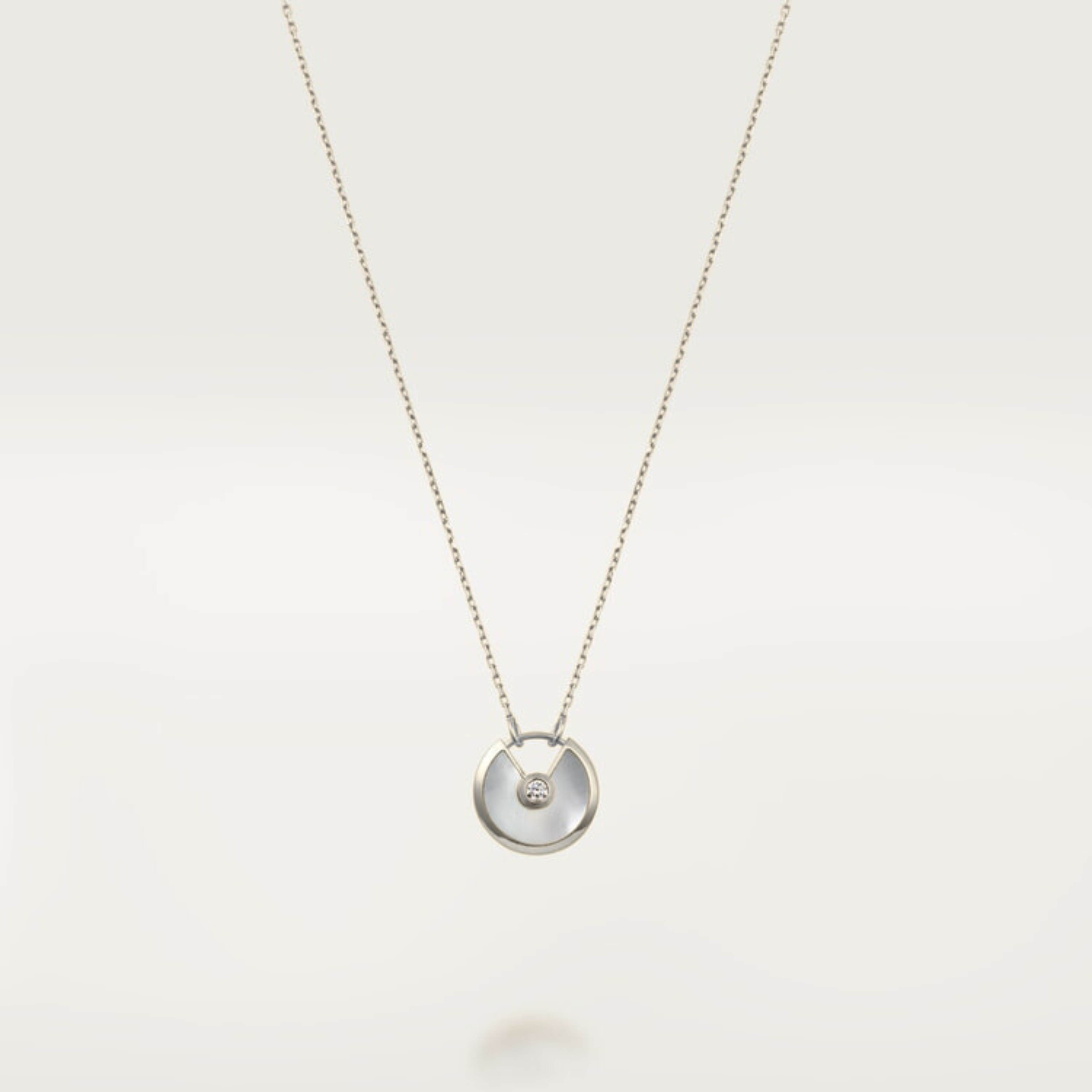 COLLIER CARTIER AMULETTE NACRE WHITE GOLD