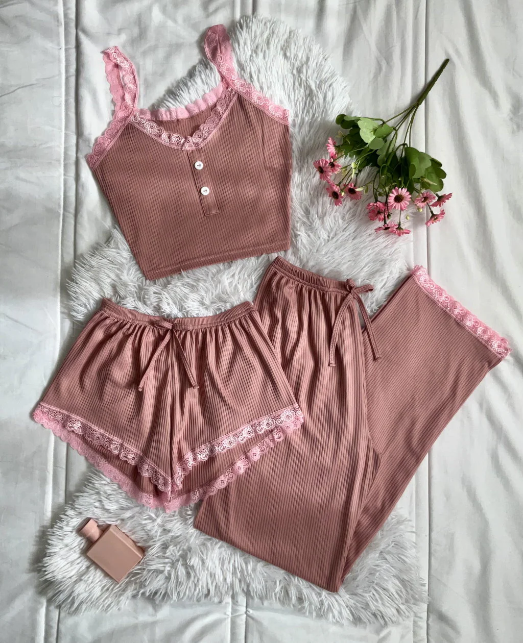 Ensemble Pyjama 3 Pièces avec Dentelle Élégante