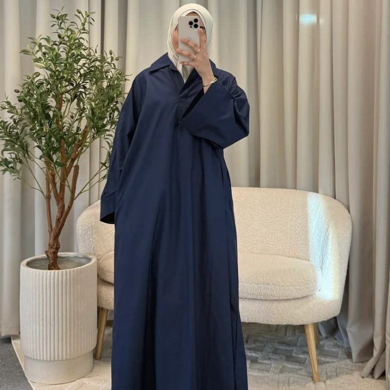 عباية عصرية باللون الكحلي