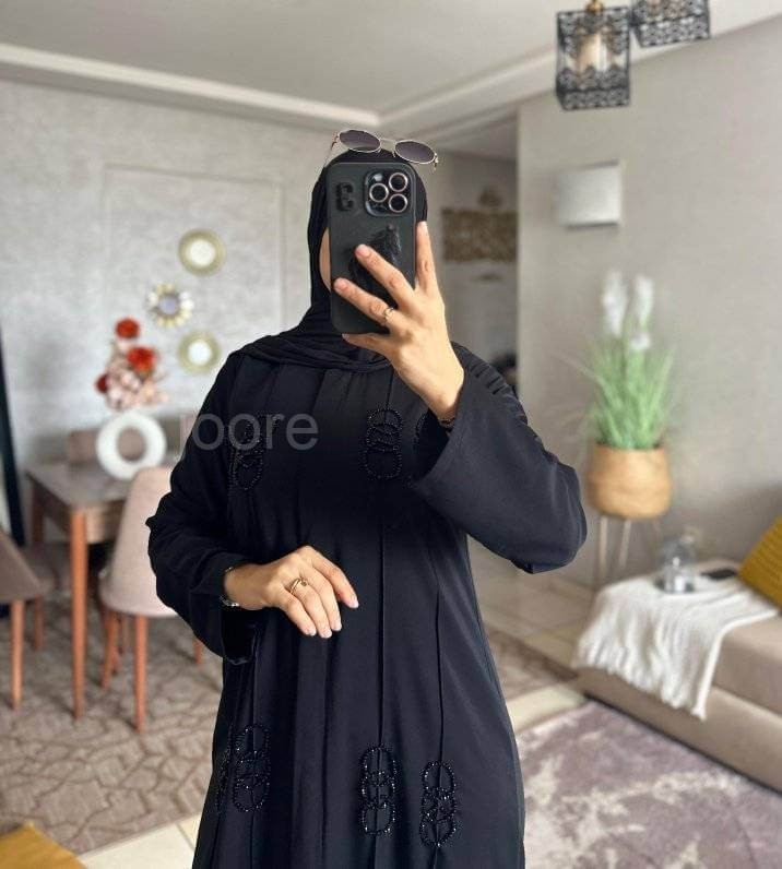 عباية ديزاين  بالعقيق من ثوب الكريب – أناقة وفخامة لا مثيل لها