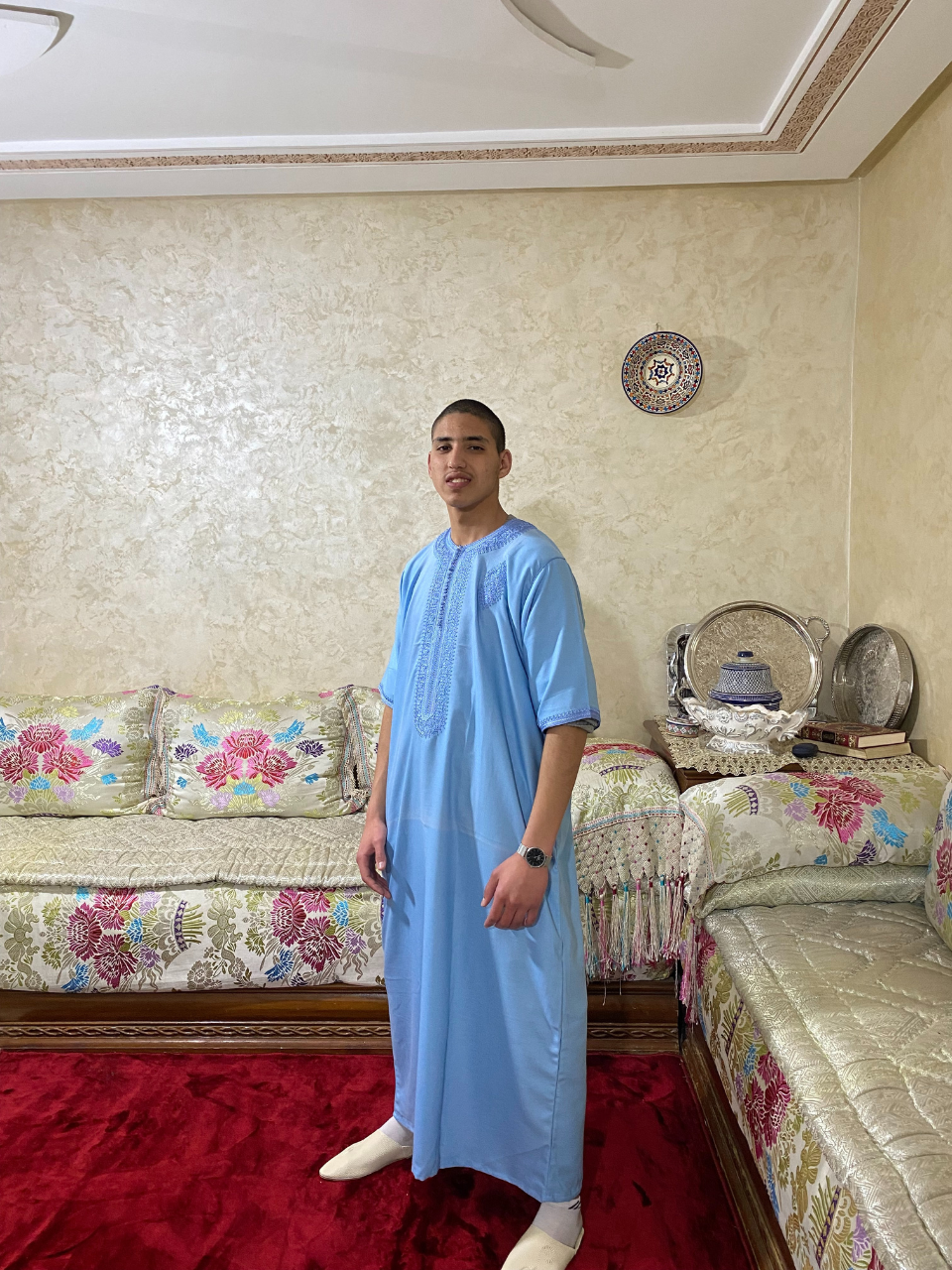 القميص المغربي لون ازرق  ثوب لولان و البلغة الفاسية للاعياد و المناسبات