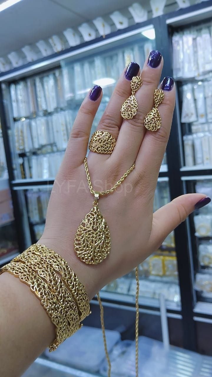 طقم نسائي إنكسيدبل مطلي بالذهب