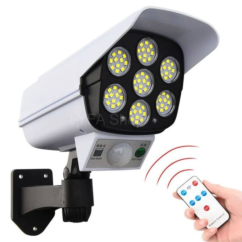 كشاف إضاءة LED ذكي بكاميرا وهمية – إنارة قوية، أمان دائم!