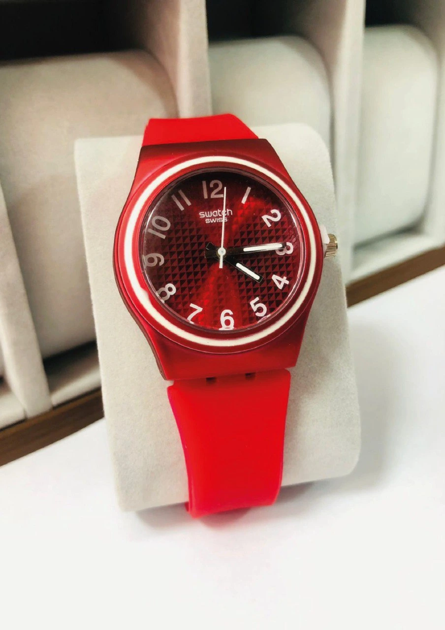 🕒 ساعة نسائية رياضية Swatch – ألوان تحبس الأنفاس!