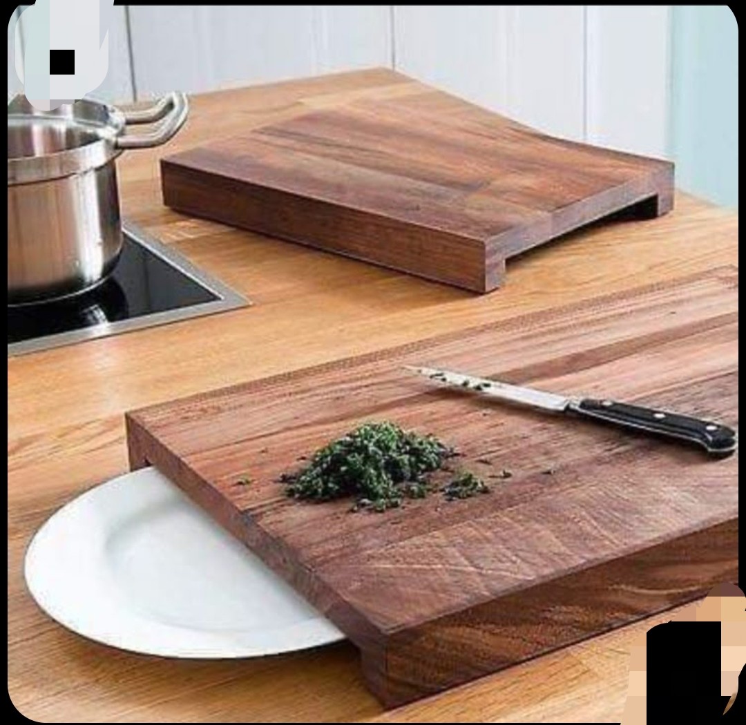 Planche à Découper Intelligente en Bois Massif – Design Ergonomique