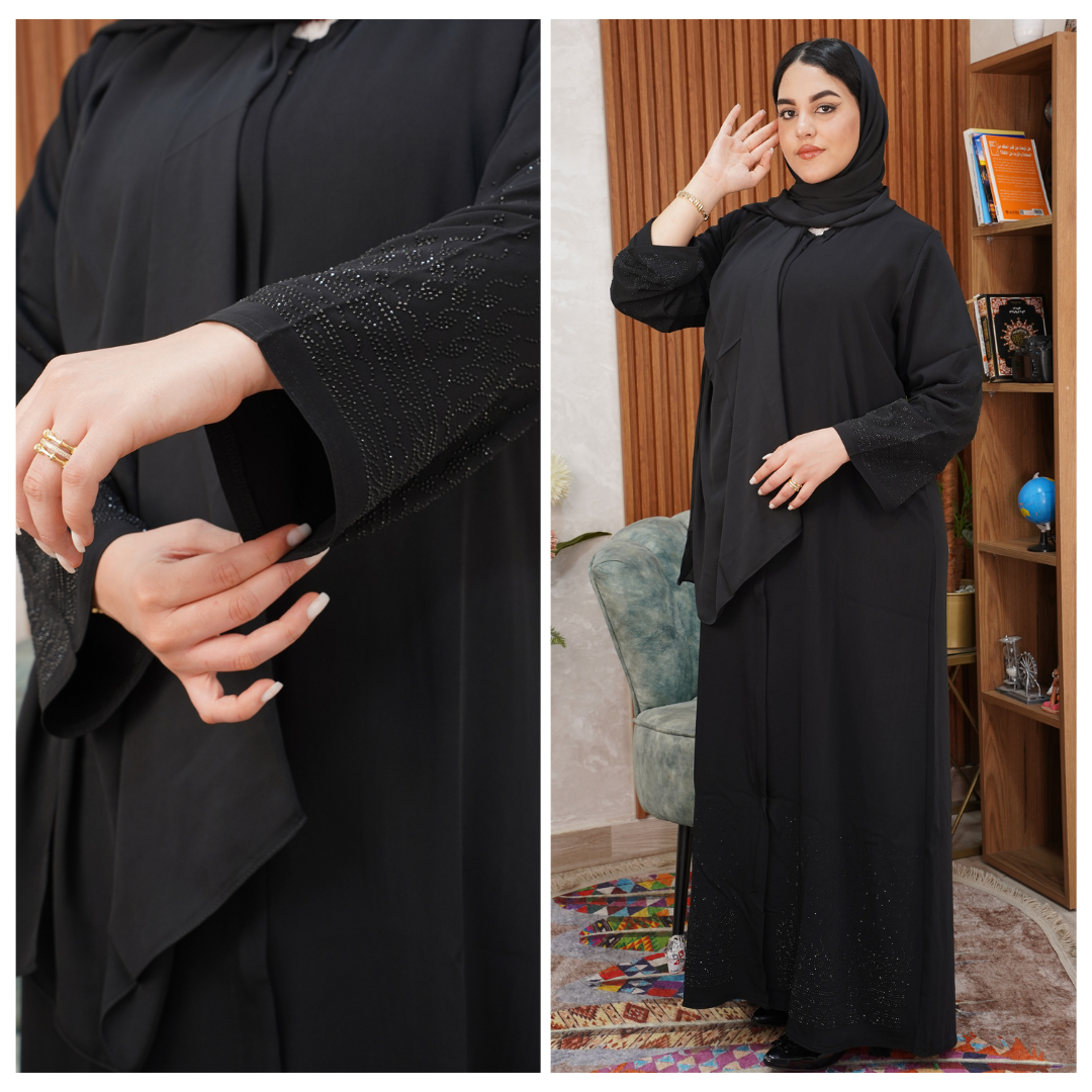 🌸 عباية كريب راقية بالفولار – فخامة وأناقة بتفاصيل ناعمة