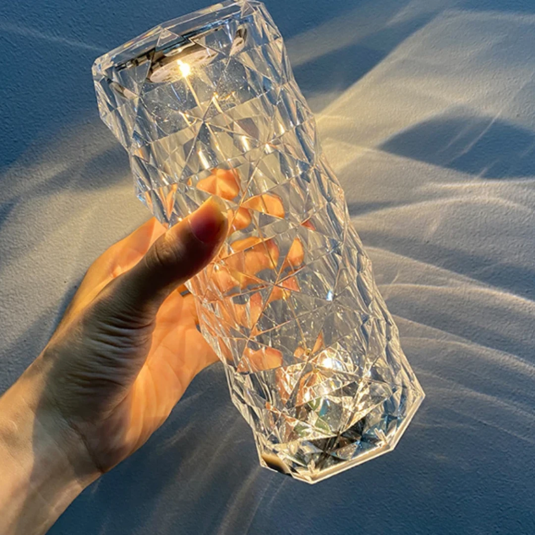 مصباح يدوي على إطار ماسي rose diamond table lamp