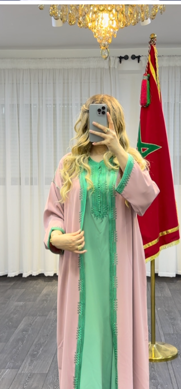 قفطان مغربي عصري أنيق