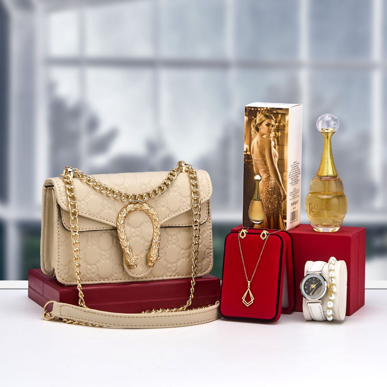 Pack أناقة Gutchi – صاك، ساعة، براسلي وعطر