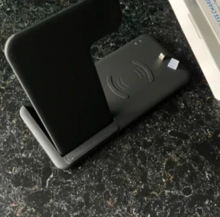 قاعدة شحن لاسلكية 4 في 1